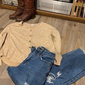 Pink Rose vintage long sleeve button down top. Size medium   Nice fall yellow
